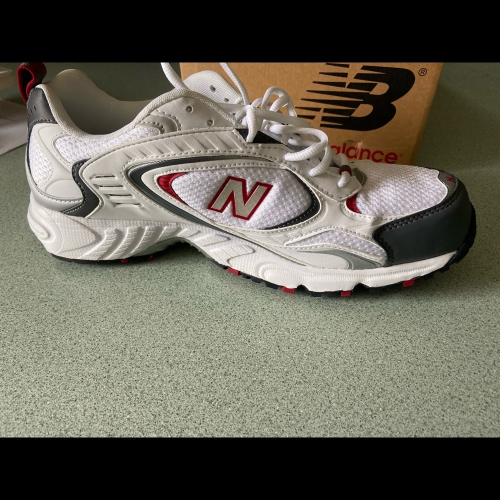 New in box men’s new balance shoes size 11.5